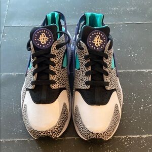 NikeiD custom Air Huarache Sneakers